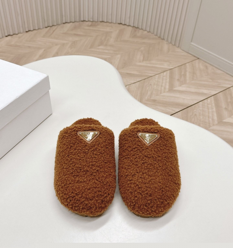 Pra*a slippers